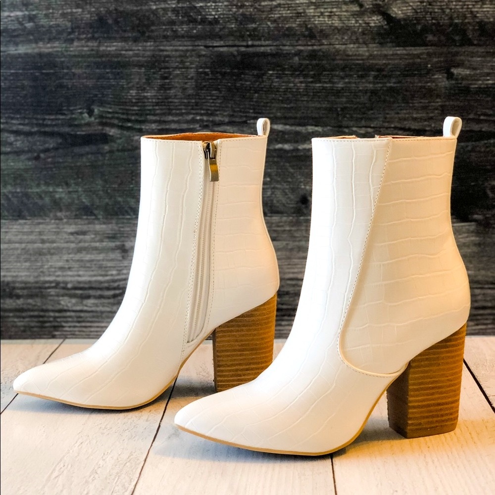LAST PAIR 6.5 ccocci Tory booties in white croc - Picture 2 of 9